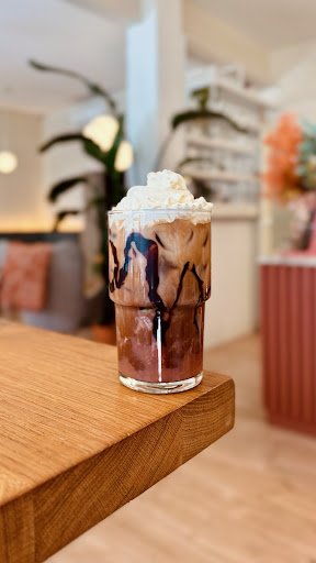 LUMO: appealing, high-quality drink photo
