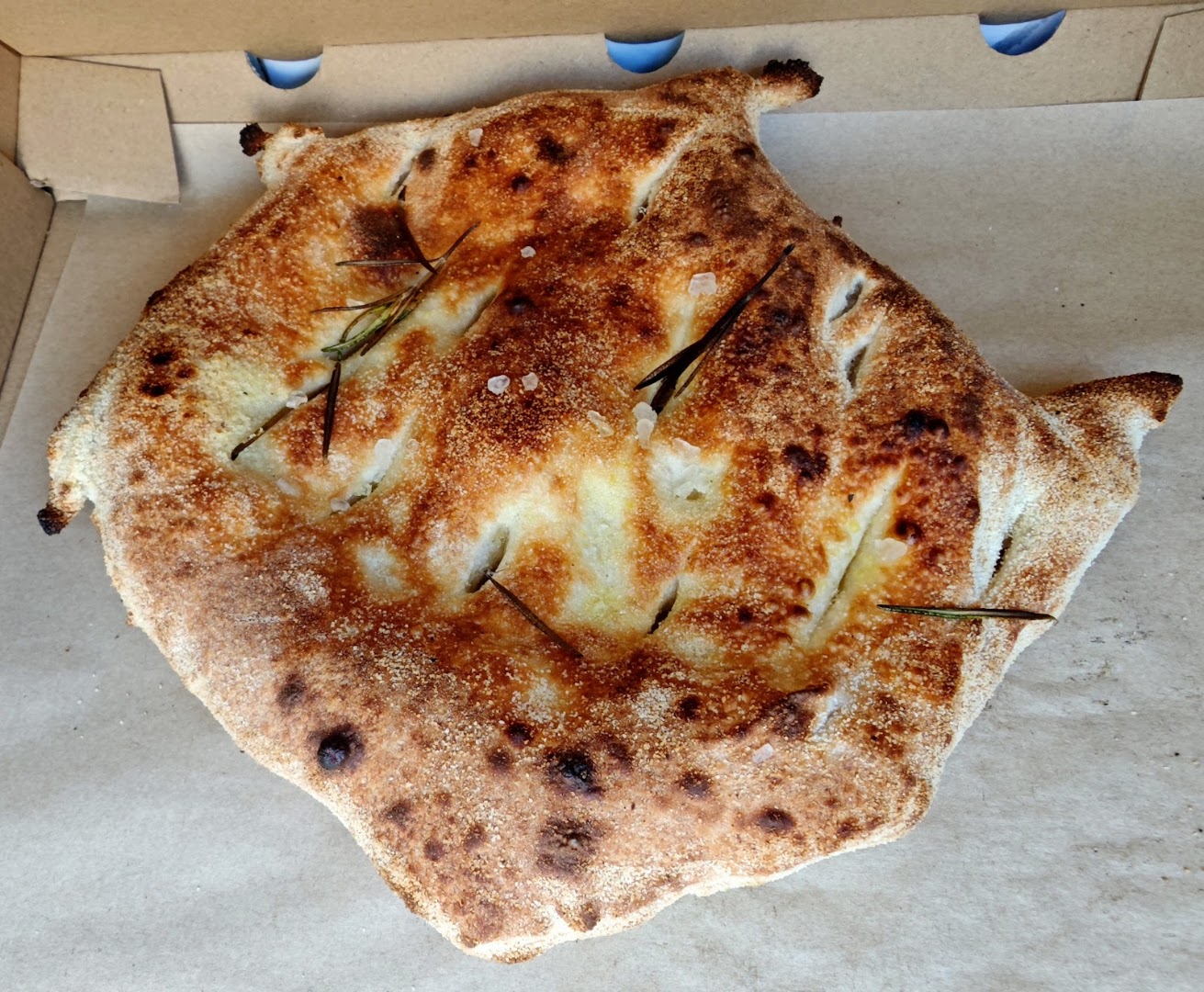Amanti Della Pizza: appetizing photo of fresh focaccia