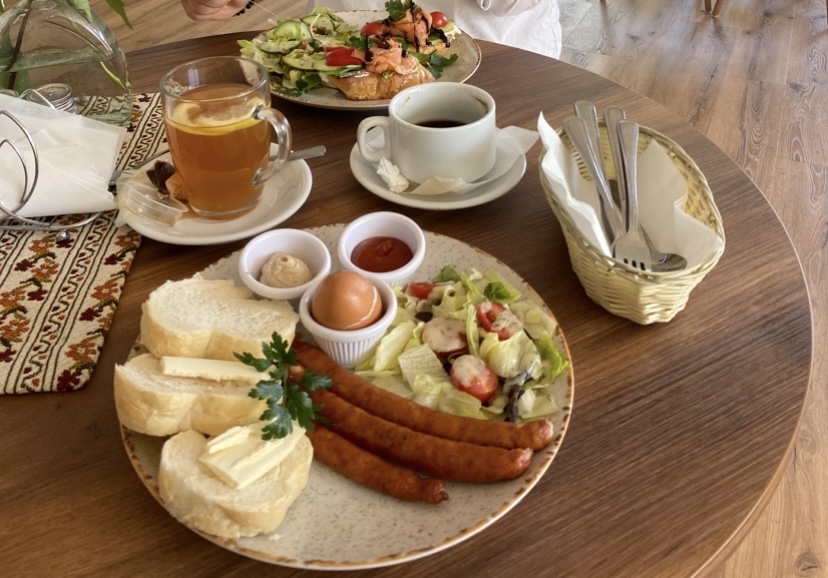 Bistro Trio: appetizing photo of restaurant breakfast