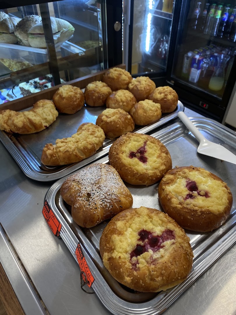 Bistro Trio: appetizing display of fresh pastries