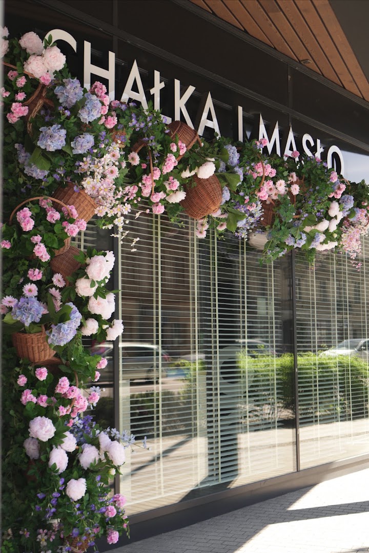 Chałka i masło: attractive and professional storefront photo