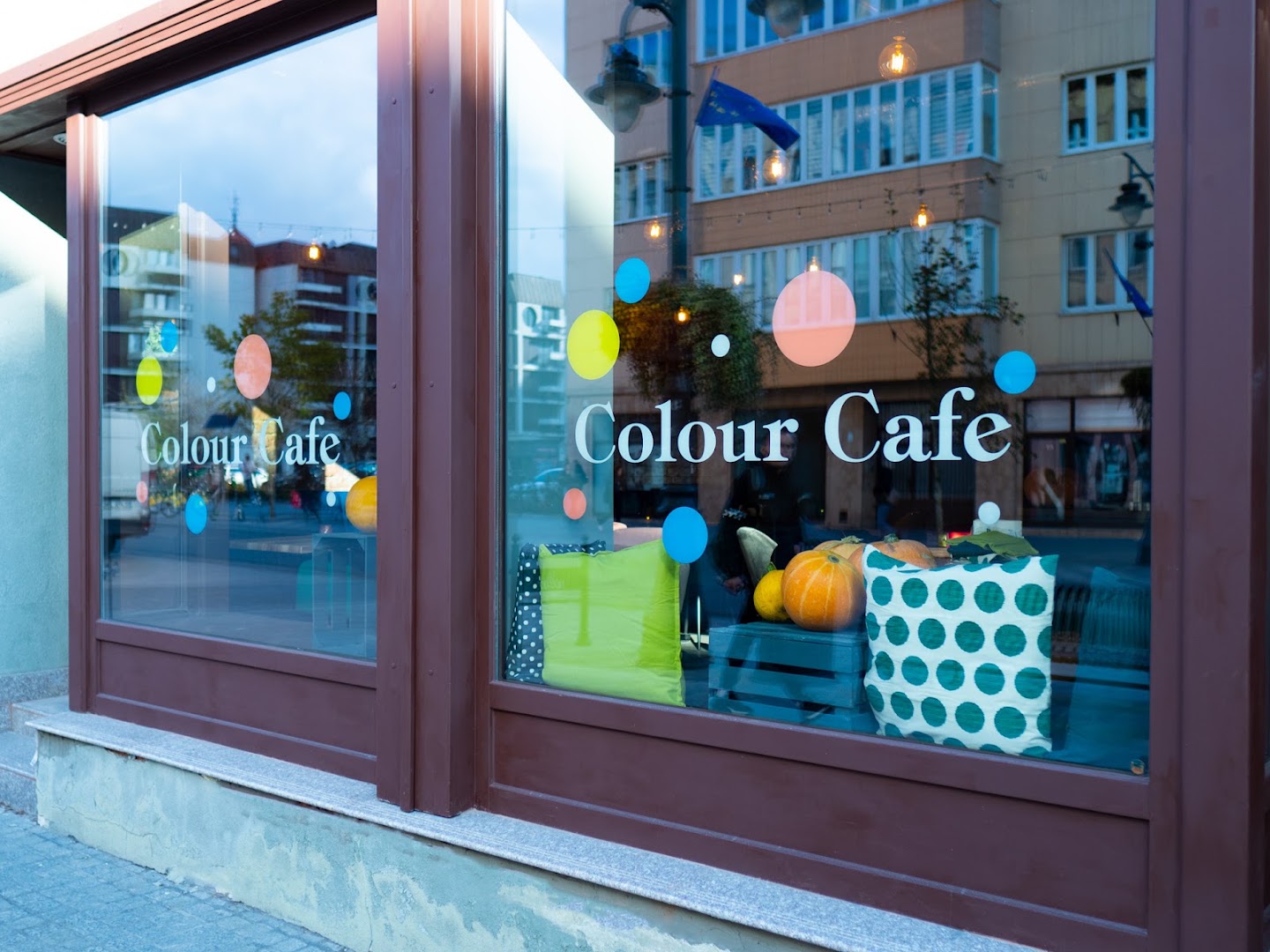 Colour Café: clear, professional exterior shot