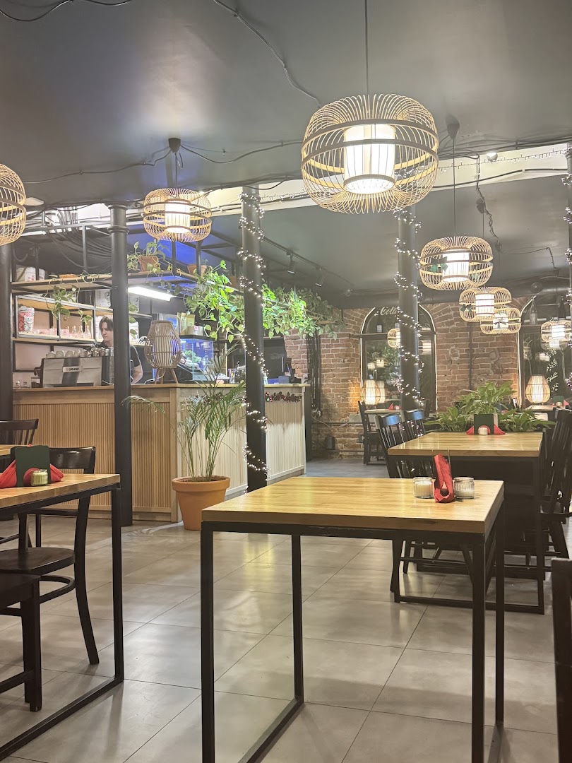 DosKoi: inviting and clear restaurant interior