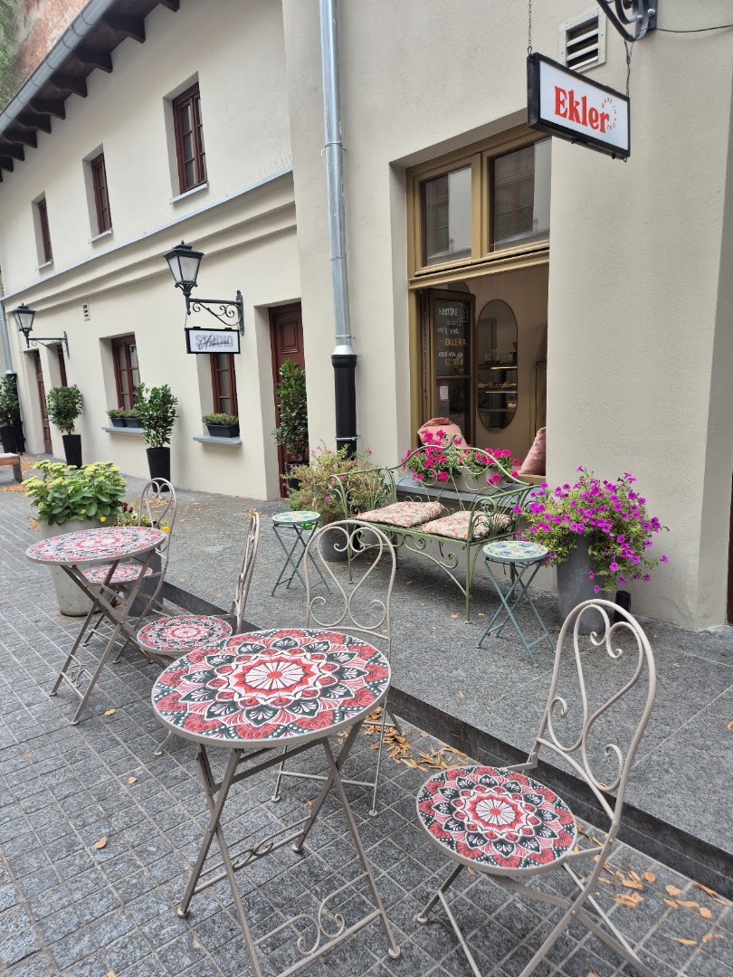 Ekler: inviting and clear exterior shot