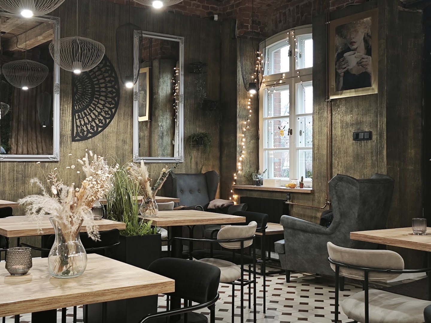 Fit Cake: attractive and professional interior shot
