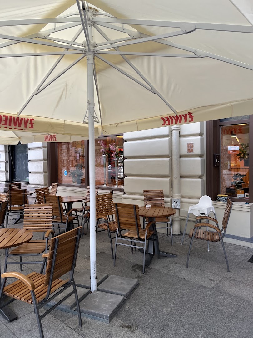 Masala Trail: clear photo of restaurant terrace
