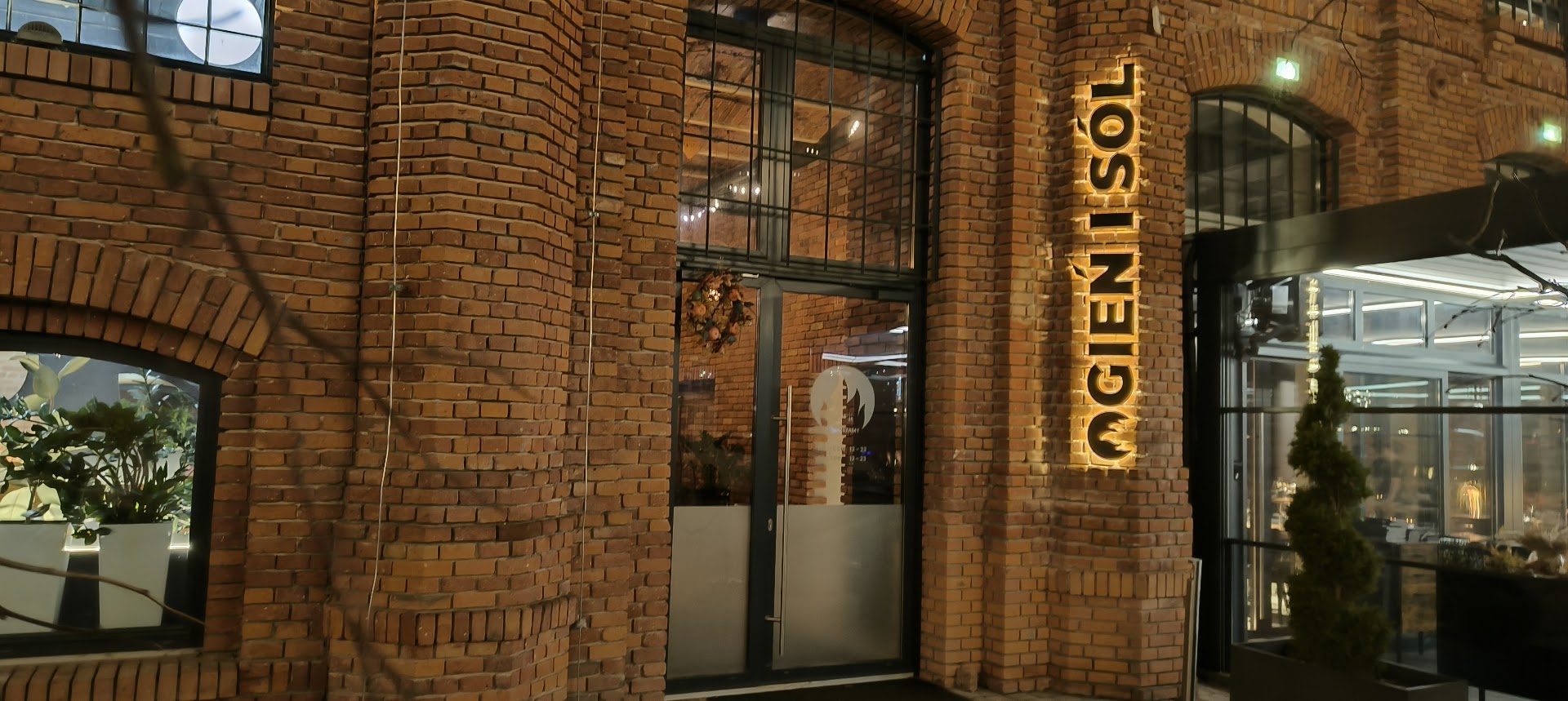 Ogień i Sól: attractive exterior shot of venue