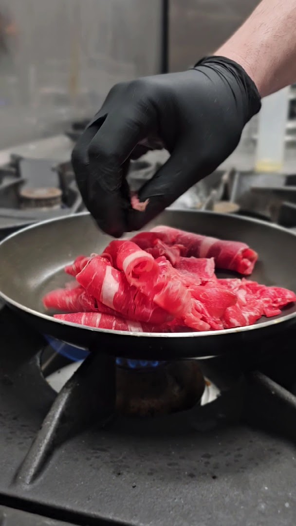 On Fire Steki i Wino: high quality food preparation shot