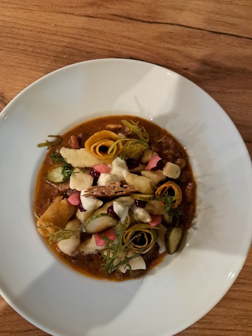 Resursa: appetizing and well-presented food dish