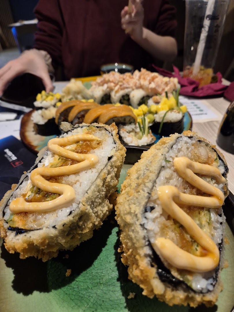Sayuri Sushi: appetizing photo of sushi rolls