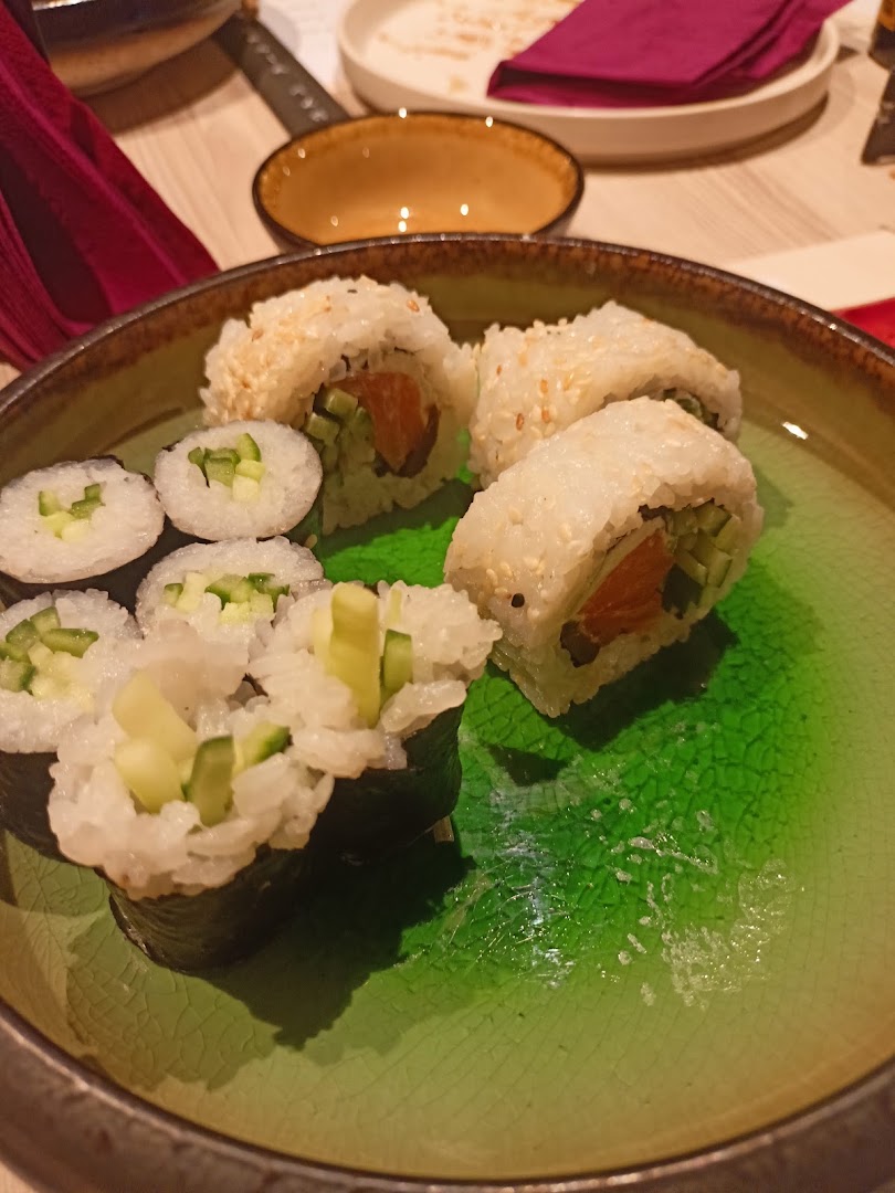 Sayuri Sushi: appetizing photo of sushi rolls