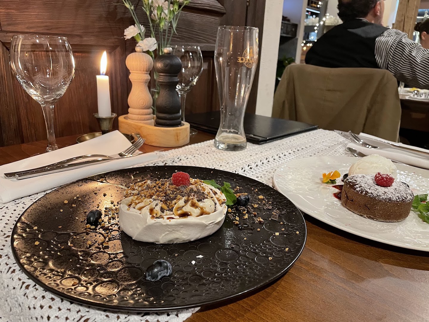 U Kalmana: appetizing food photography in restaurant setting