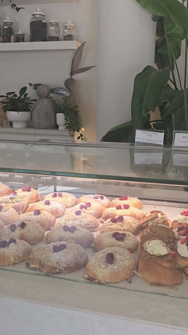 Anabilis: appetizing display of fresh pastries