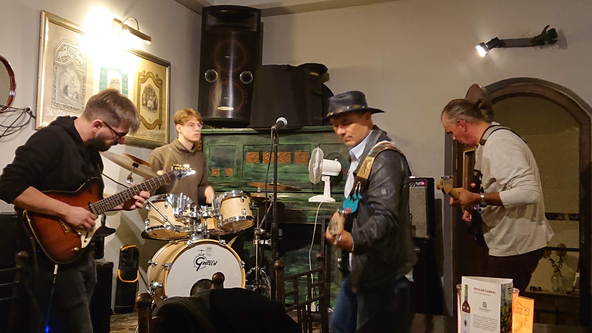 Hades Szeroka: live music venue atmosphere