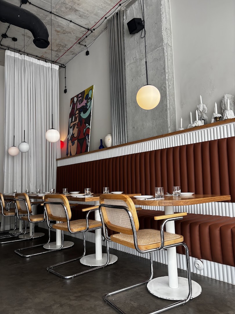 Raj Utracony: high quality interior atmosphere shot