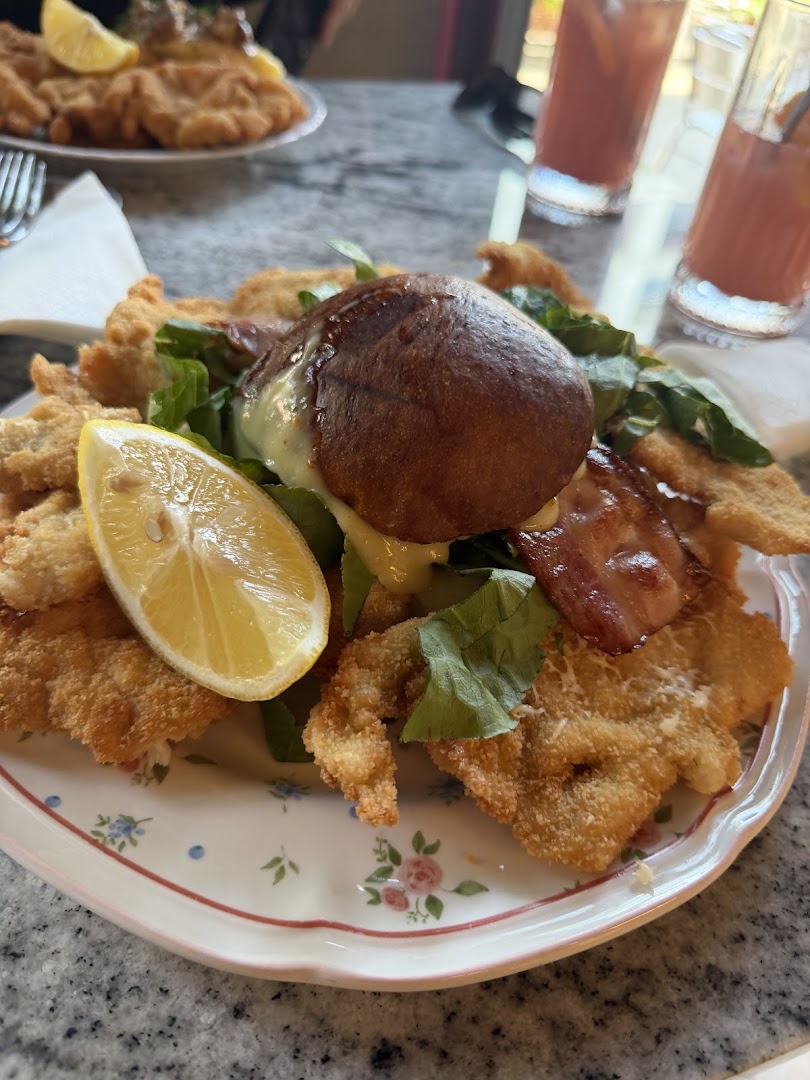 Ave: appetizing photo of restaurant food