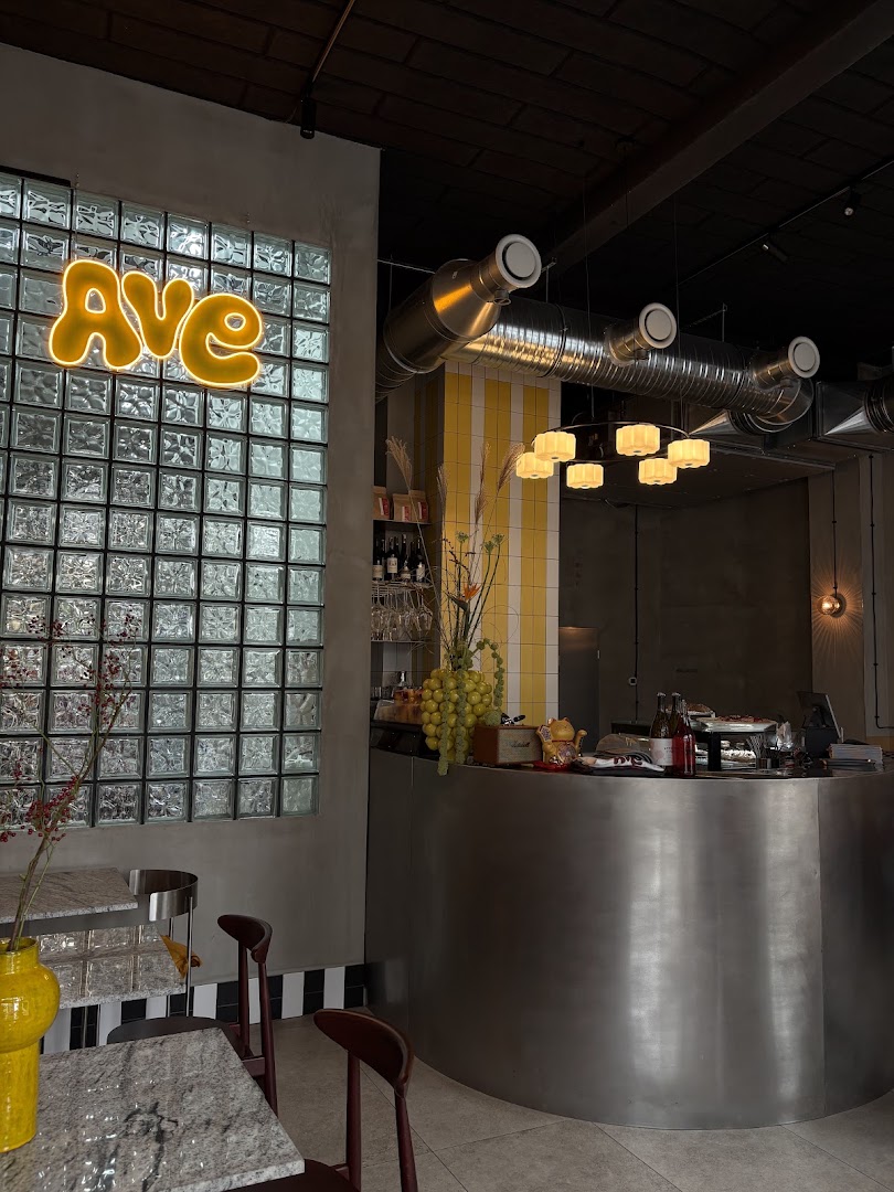 Ave: high quality interior atmosphere shot