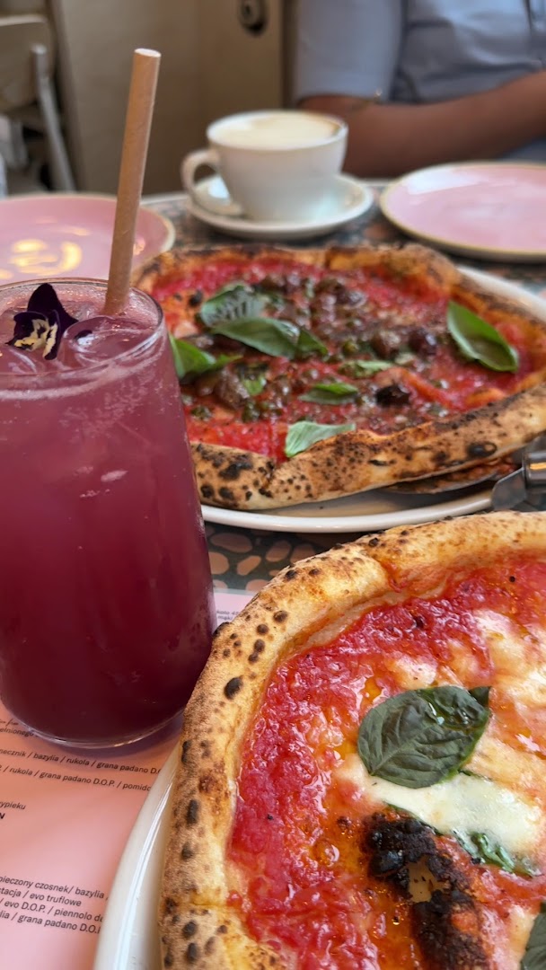 Olio Pizza Napoletana: appetizing food and drink photography