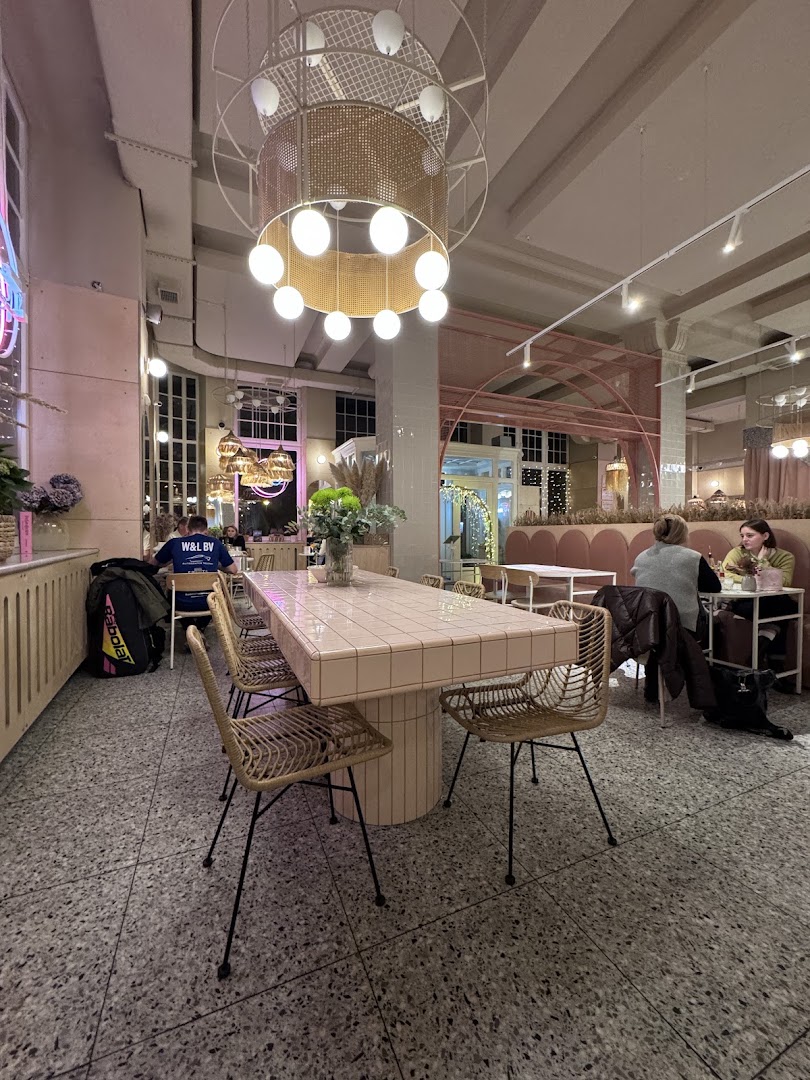 Olio Pizza Napoletana: attractive, well-lit restaurant interior