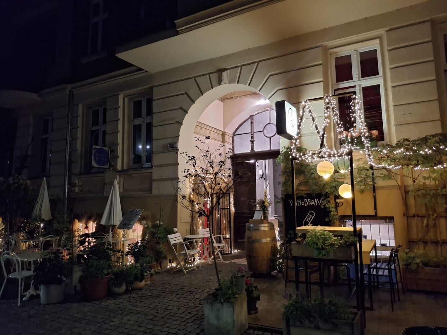WinoBramie: inviting and atmospheric exterior shot