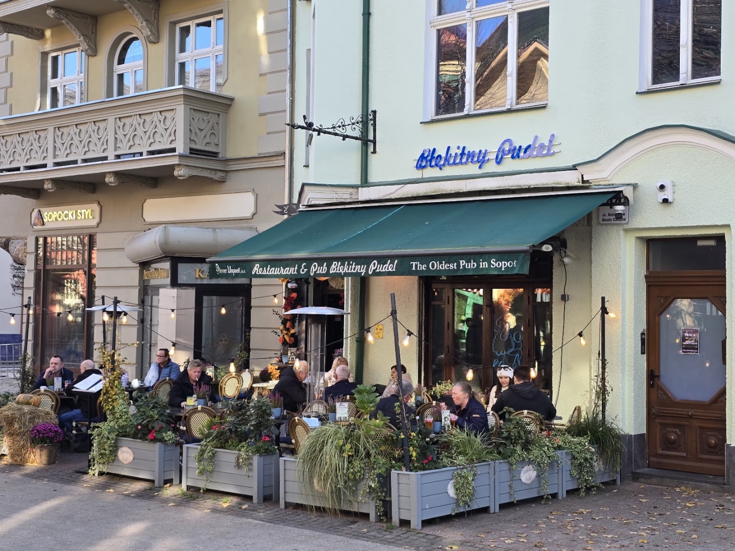 Błękitny Pudel: clear, inviting exterior restaurant shot