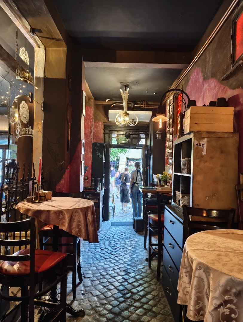 Błękitny Pudel: inviting atmosphere and interior view