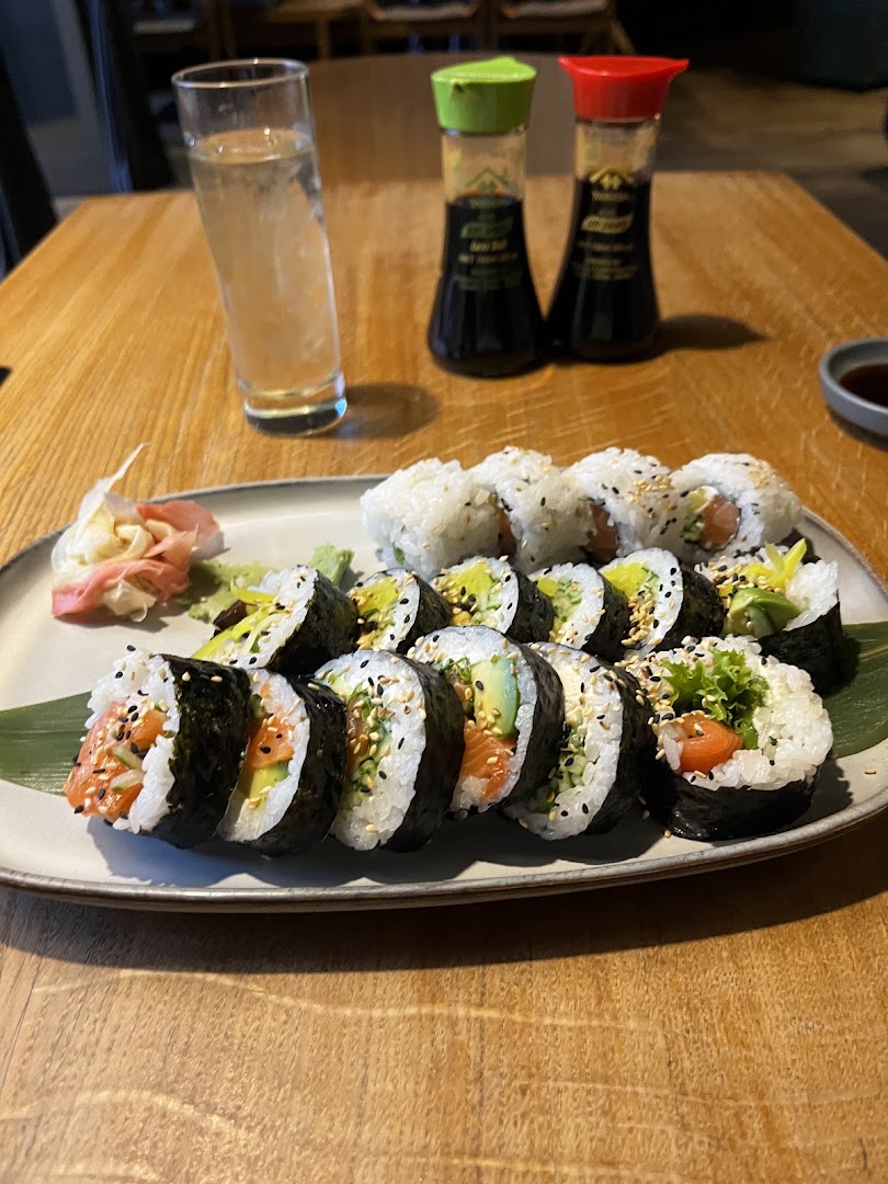 Moshi Moshi Sushi: appetizing, clear photo of sushi