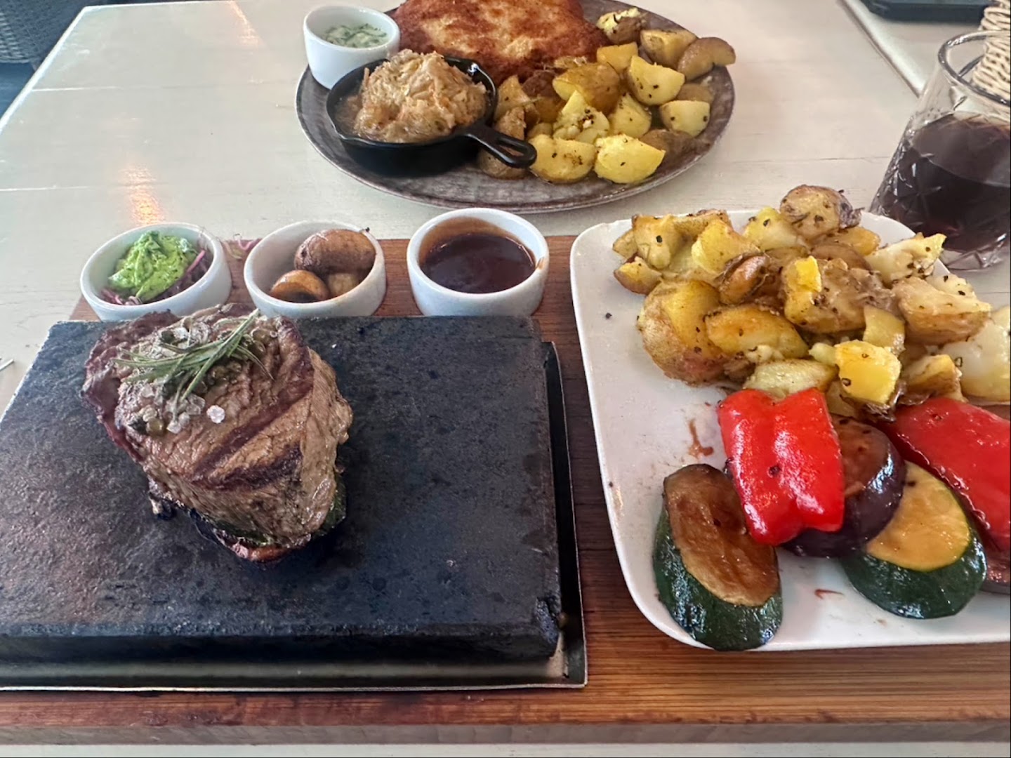 Chleb i Wino: appetizing food presentation and quality