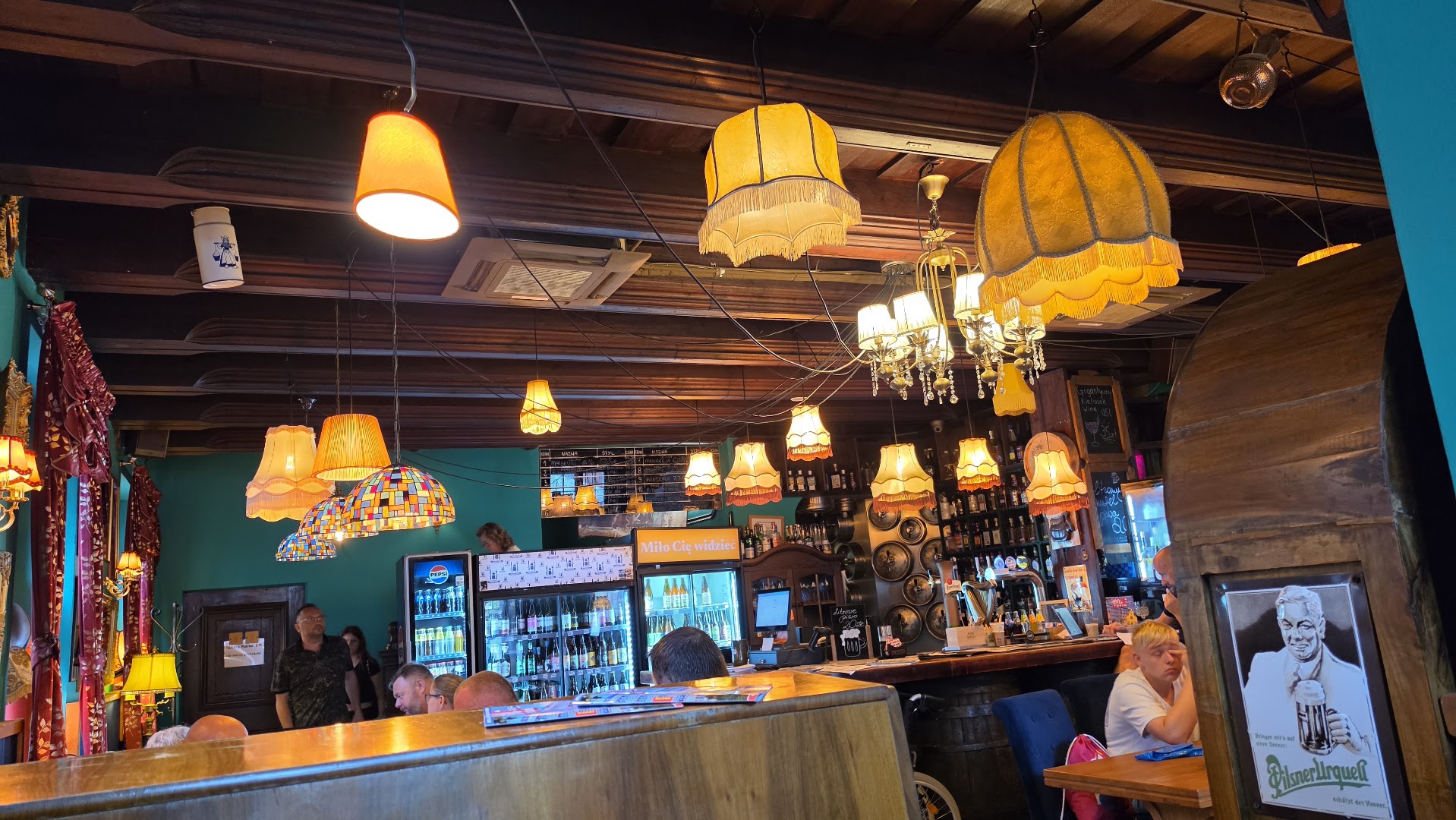 Gospoda pod Modrym Fartuchem: restaurant interior and atmosphere