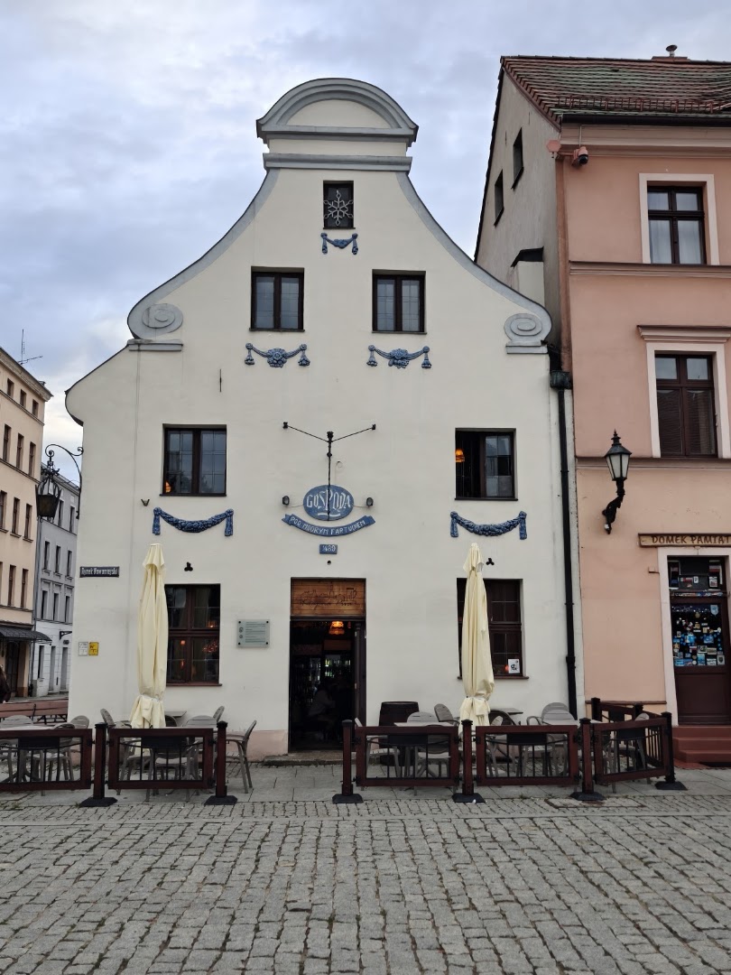 Gospoda pod Modrym Fartuchem: clear exterior shot of restaurant