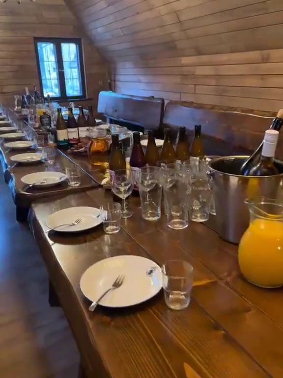 Gospoda pod Modrym Fartuchem: inviting restaurant table setting