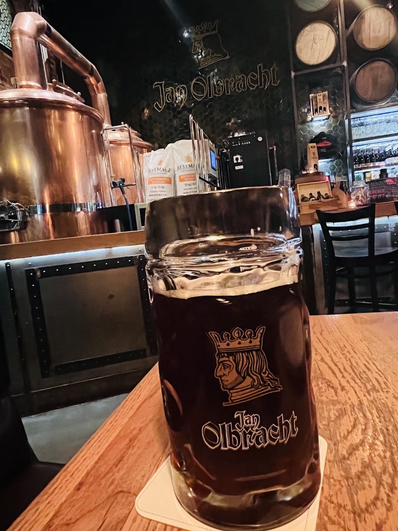 Jan Olbracht Browar Staromiejski: high quality interior beer shot