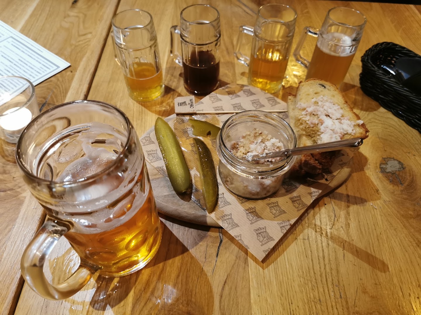 Jan Olbracht Browar Staromiejski: appetizing food and beer presentation