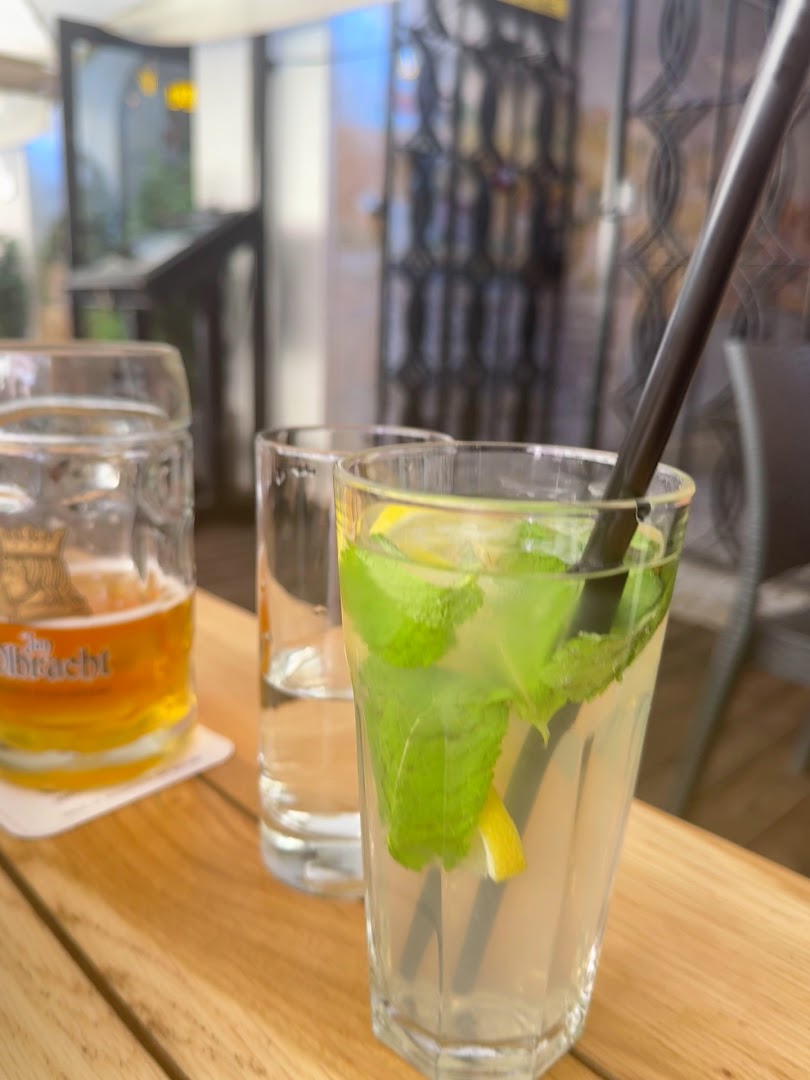 Jan Olbracht Browar Staromiejski: appetizing drinks at the venue
