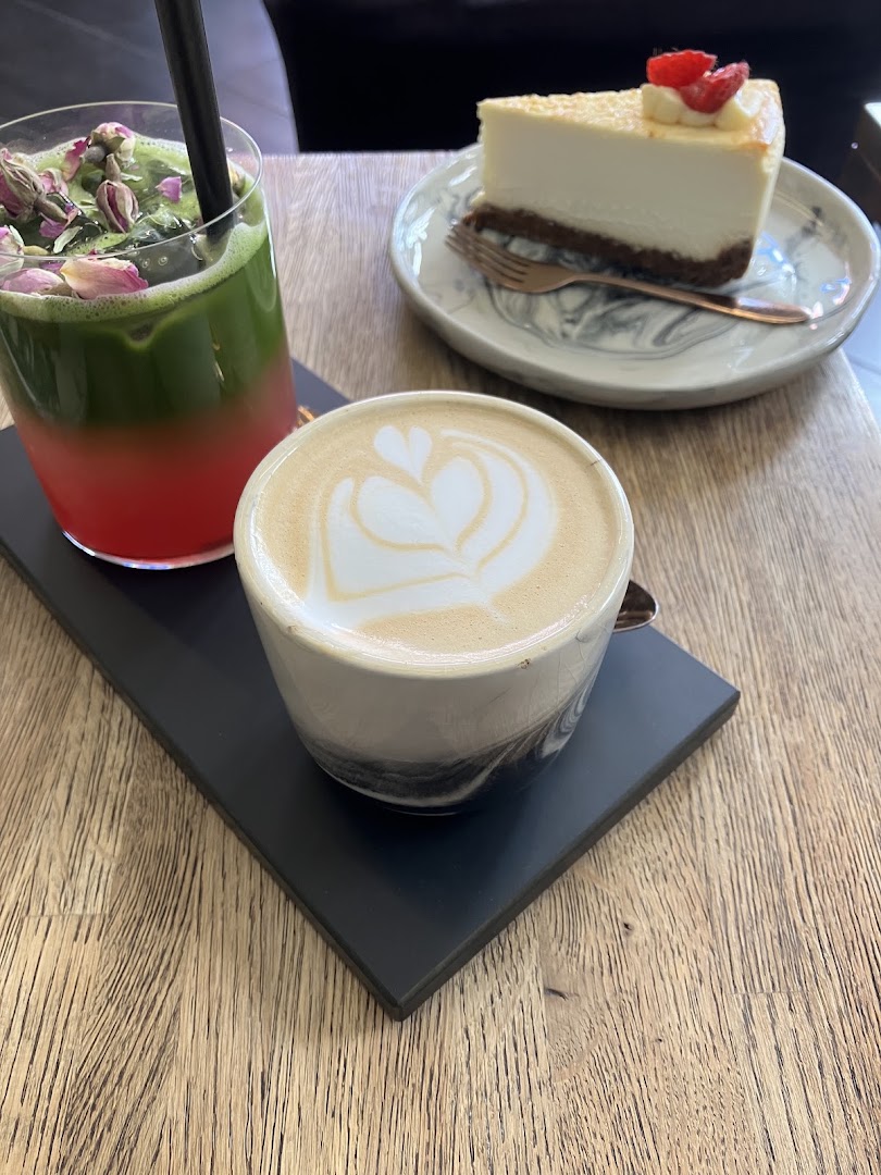 NAPAR: appetizing photo of drinks and dessert