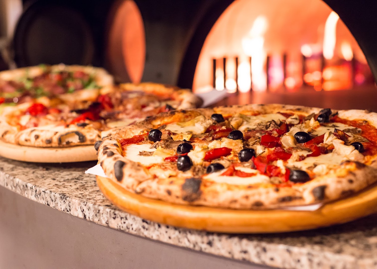Stare Metropolis: appetizing photo of fresh pizza