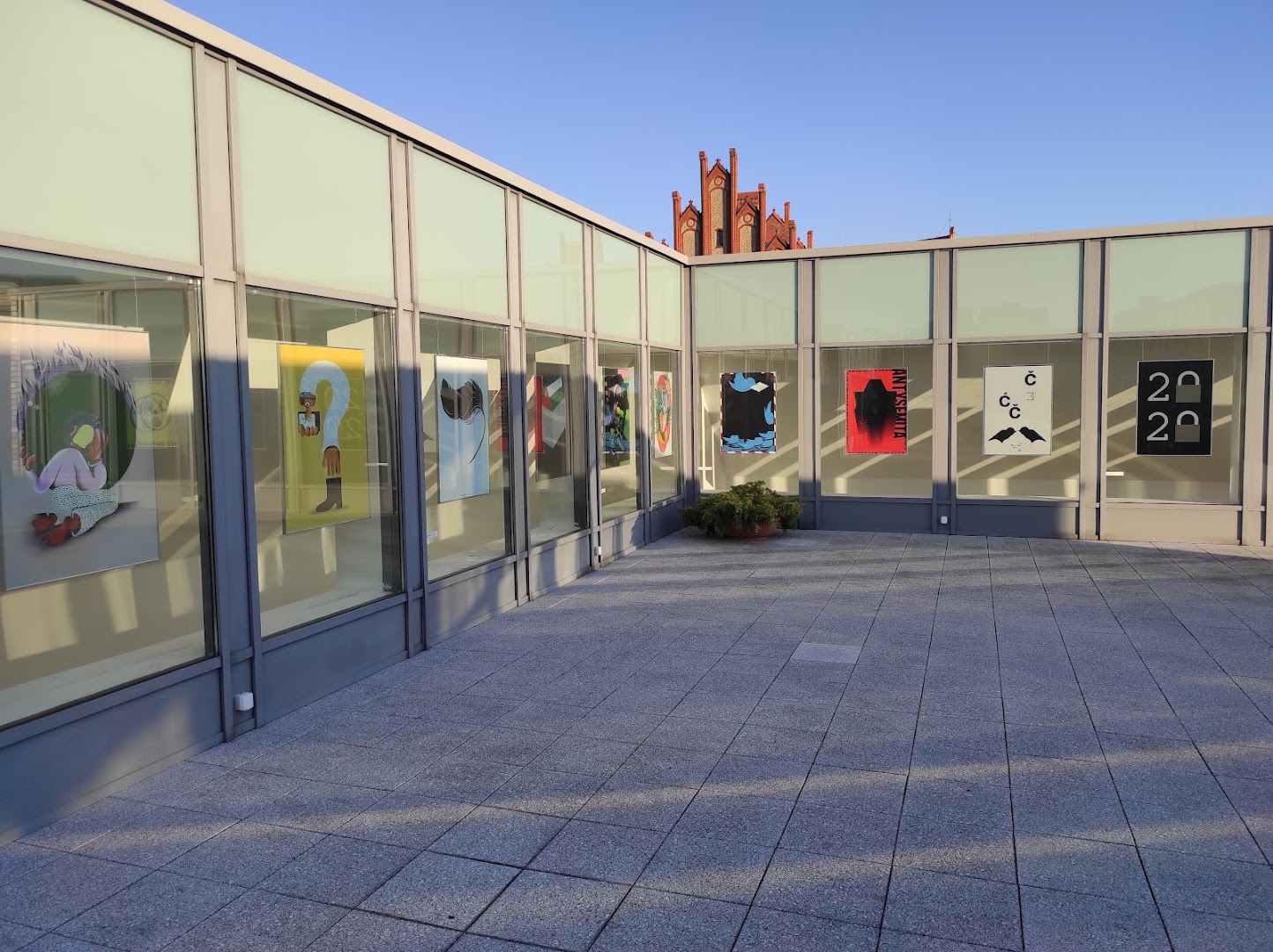 ZNAKI: venue exterior and atmosphere