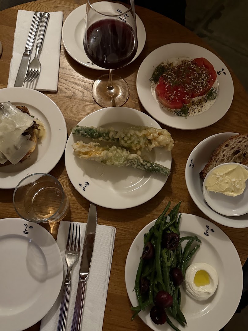 Bar Rascal: appetizing food and drink presentation