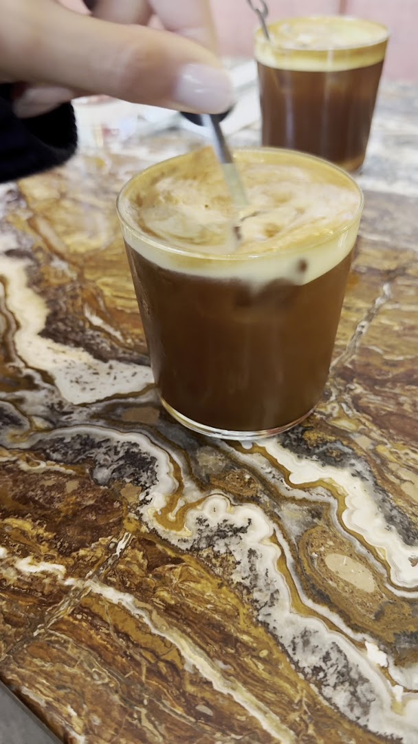 Barbara: appetizing photo of coffee drinks