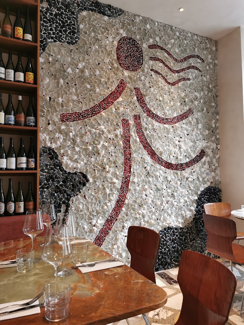 Barbara: attractive interior and atmosphere