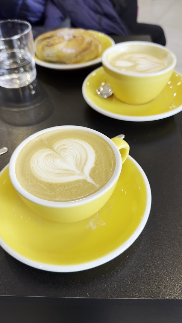 Dobra Materia: appetizing photo of coffee drinks