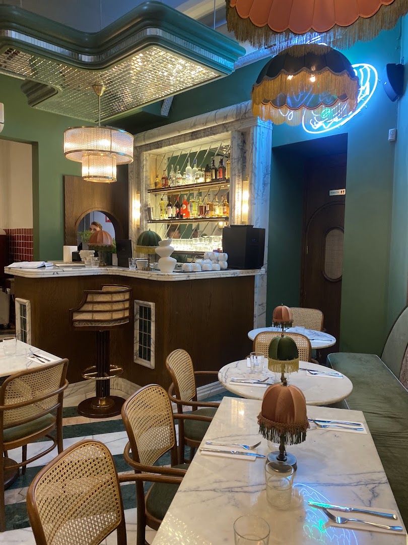 Giada: attractive interior and inviting atmosphere