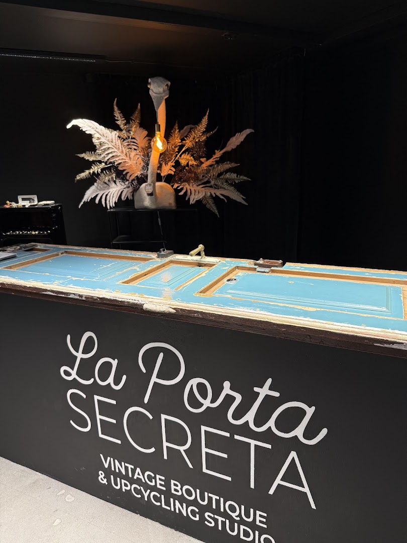 La Porta Secreta: clear, professional shop interior photo