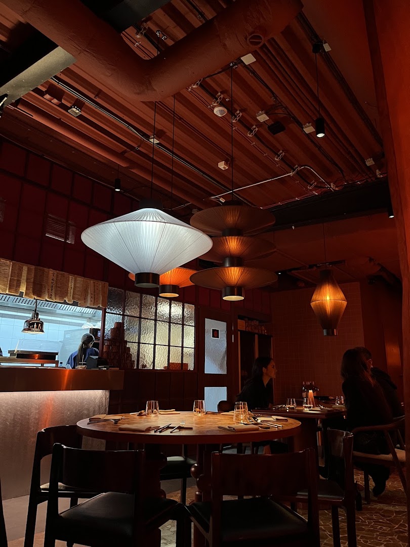Misaki Kawasaki: atmospheric and high-quality interior shot