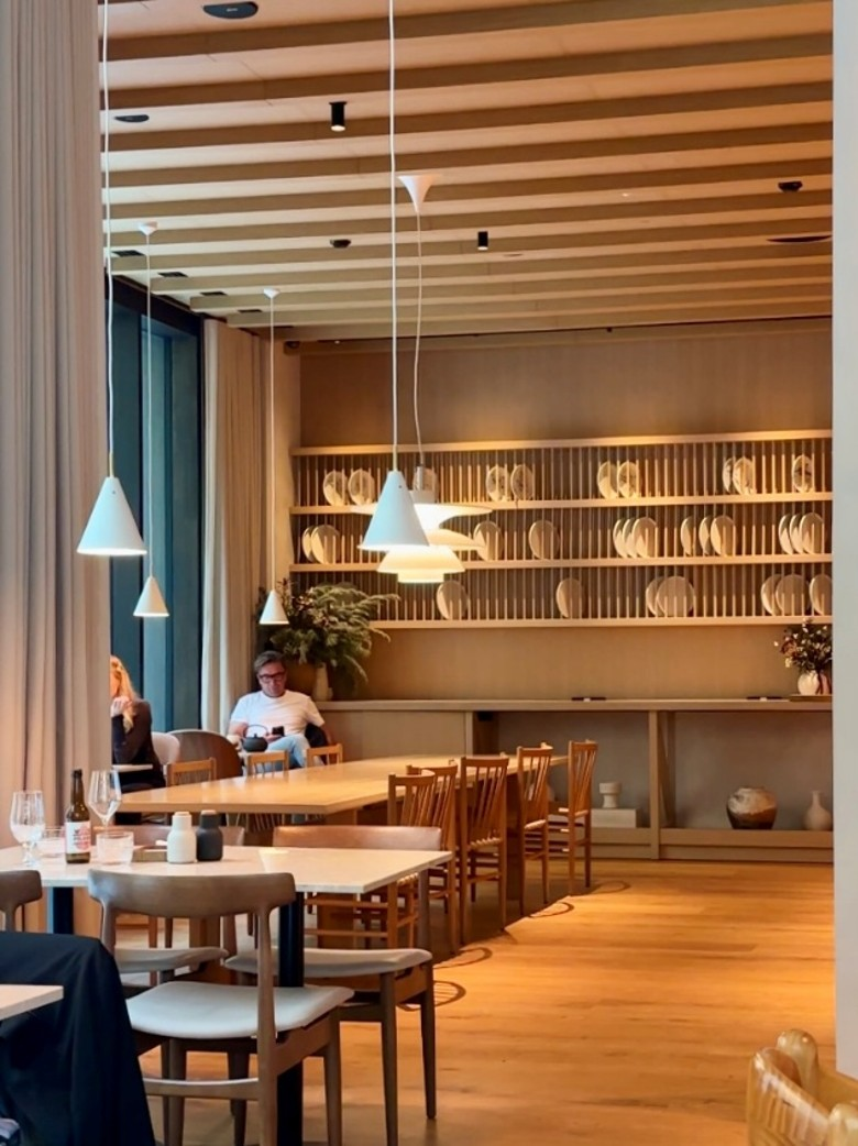 MUND: inviting and professional interior shot
