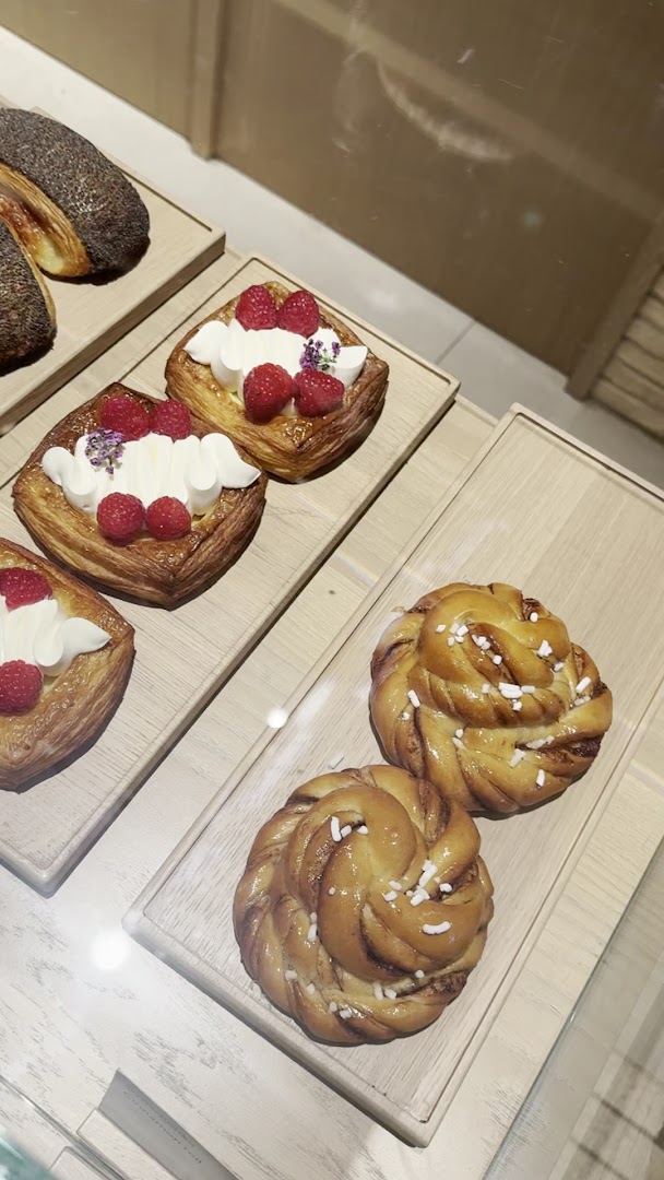 MUND: appetizing display of fresh pastries