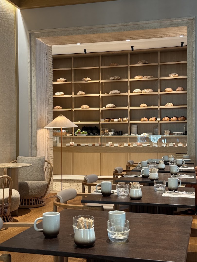 MUND: high quality interior restaurant shot