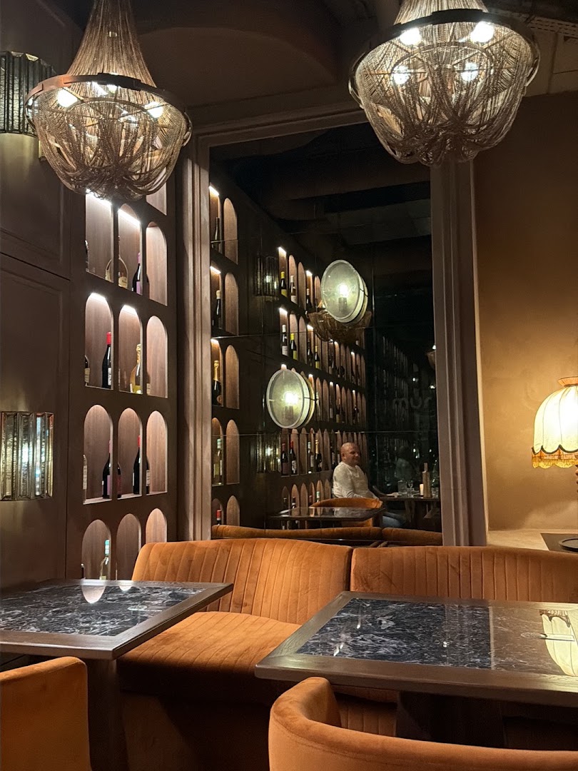 MUR MUR: attractive interior and inviting atmosphere