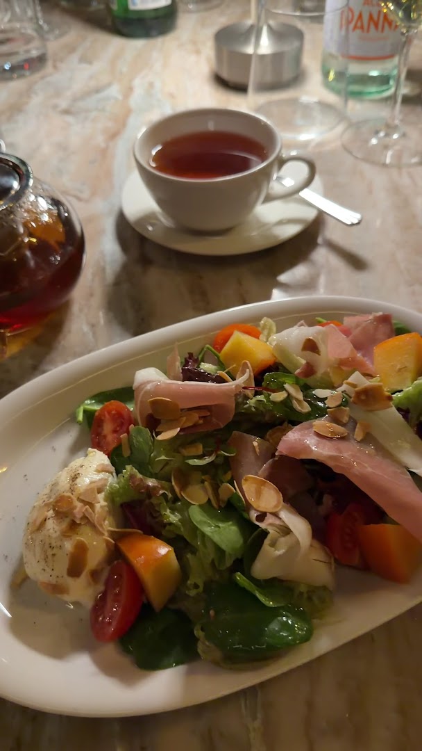 Padron: appetizing food and drink presentation