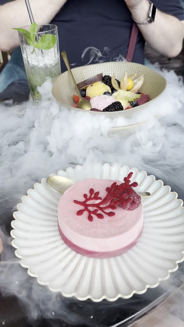 Panorama Sky Bar: appealing presentation of bar food